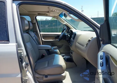 2004 Ford Escape Limited z USA, uszkodzony, nr VIN 1FMCU04174KA97935